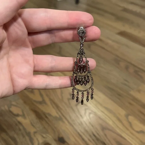 Elegant Silver and Black Dangle Earrings - Picture 4 of 4